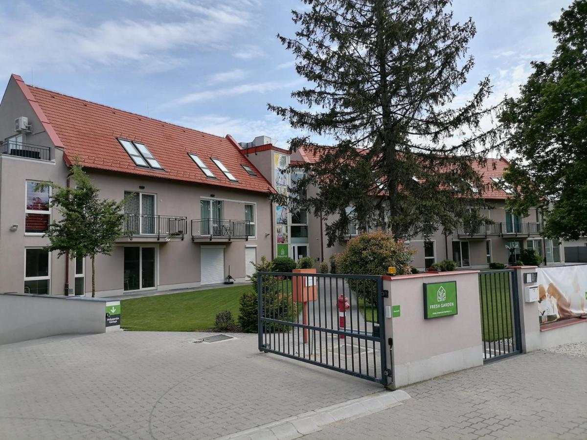 Kapitany Apartman Apartment Siofok Exterior photo